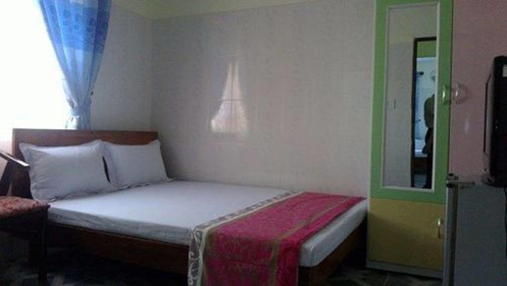 Anh Linh 1 Hotel Dong Hoi Exterior photo